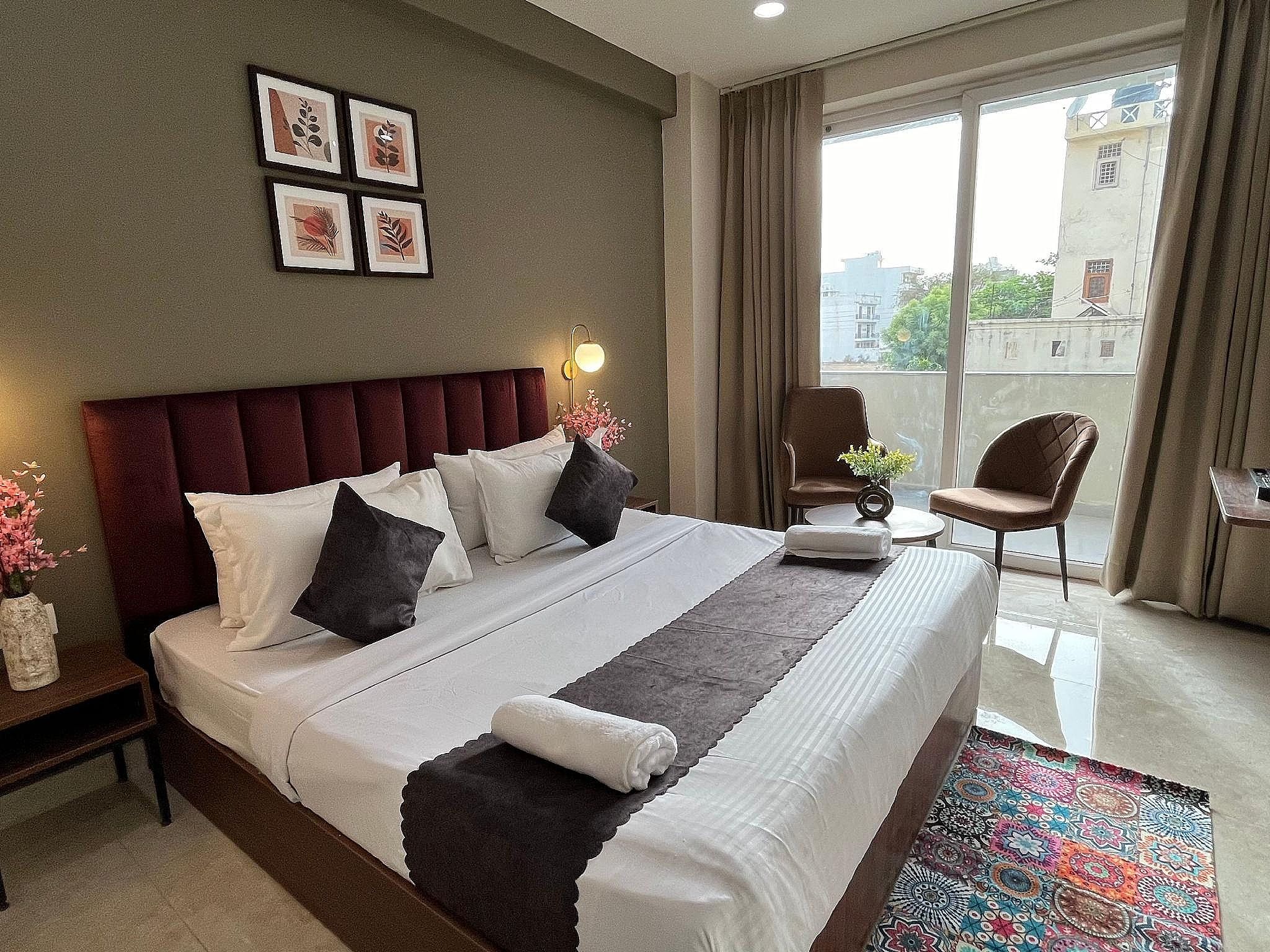 Saltstayz Select - Near Sohna Road City Center Deluxe Room 2