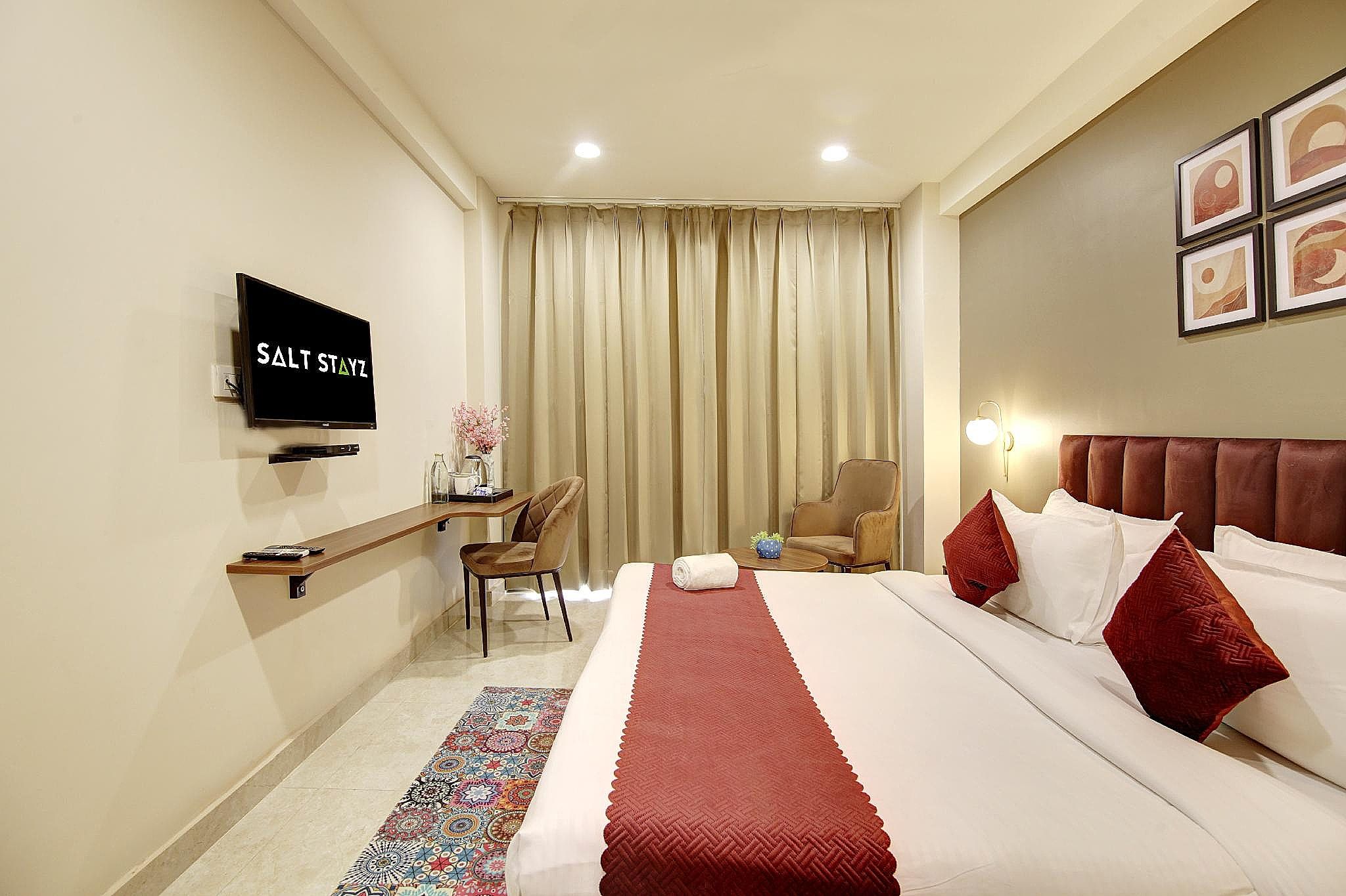 Saltstayz Select - Near Sohna Road City Center Deluxe Room 6
