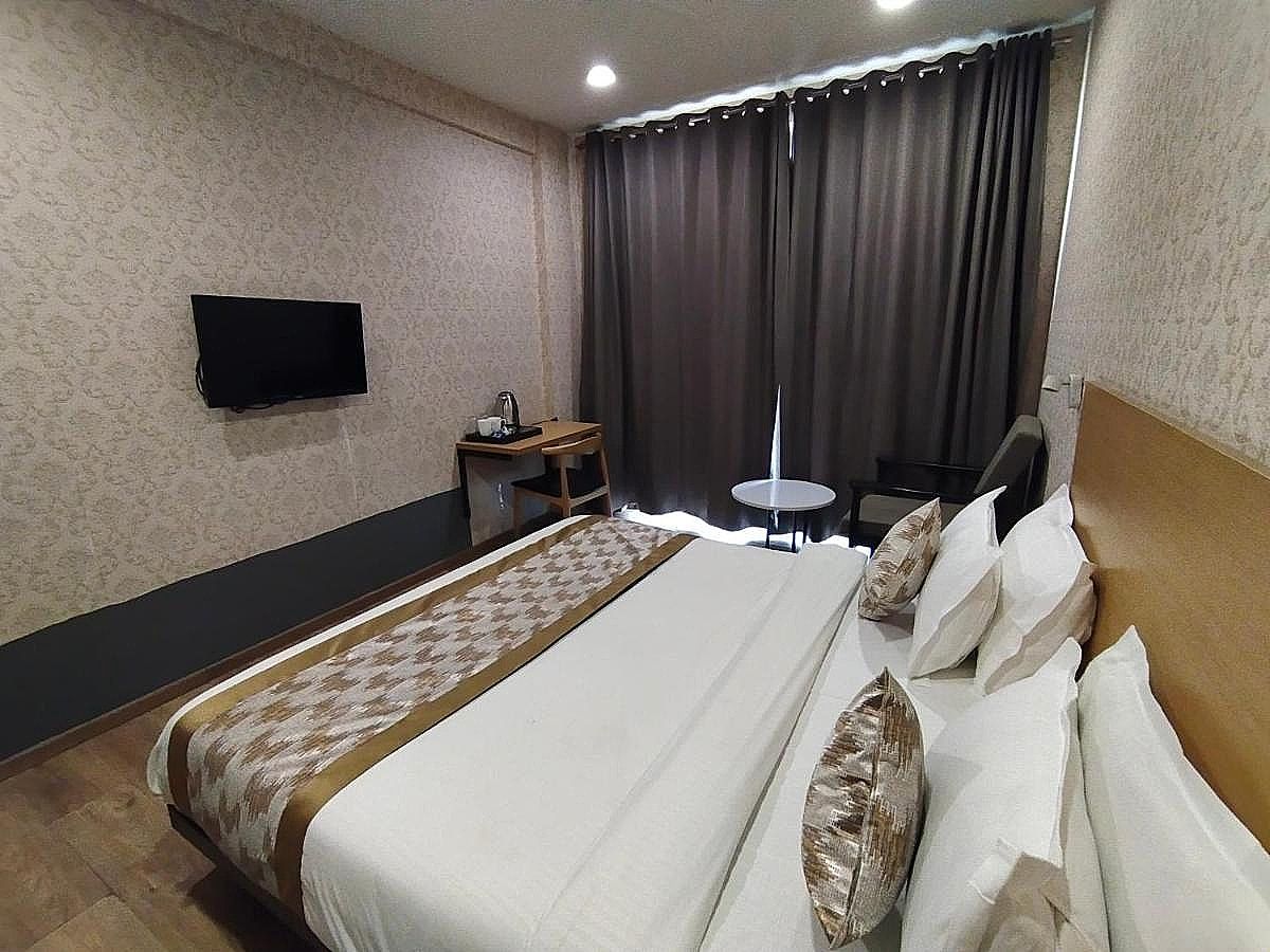 Saltstayz Select - Near Sohna Road City Center Deluxe Room