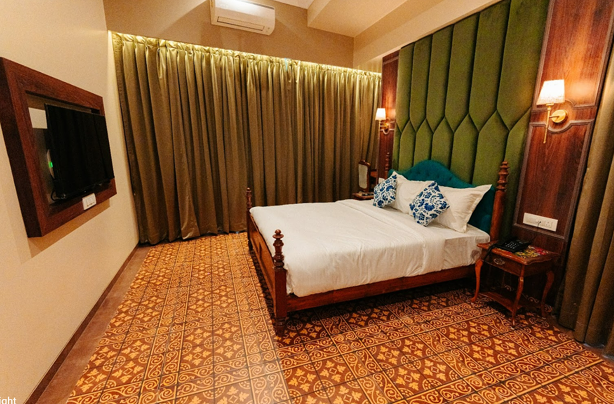 Hotel Arnna Premium Club Room with Airport Transfers and Cocktail Hours