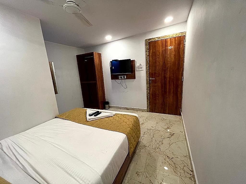 Hotel Belmond Prime- Near Nesco Deluxe Double Room 4