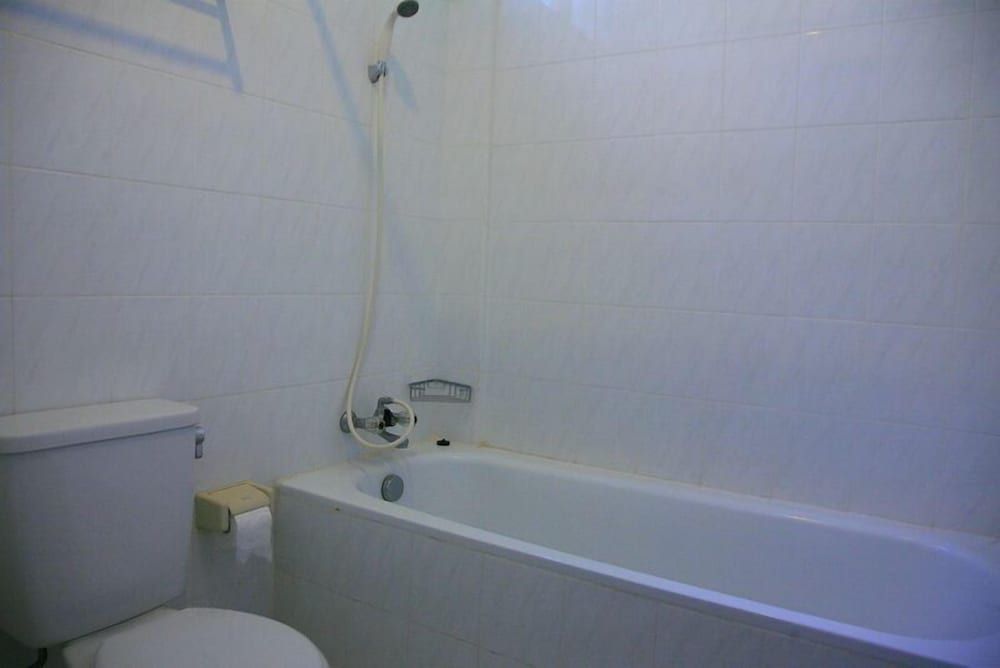 Deep Soaking Bathtub