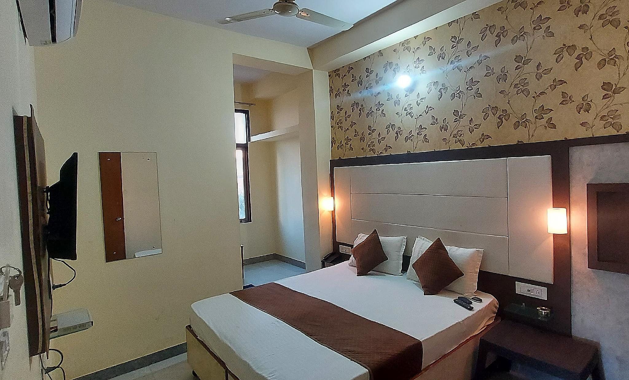 Hotel Heera Palace Standard Room