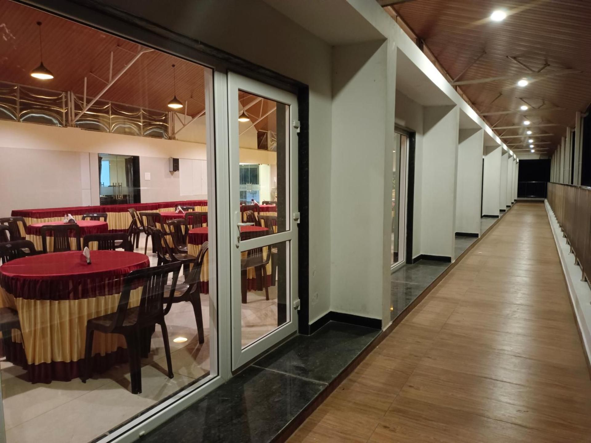 Food & Dining