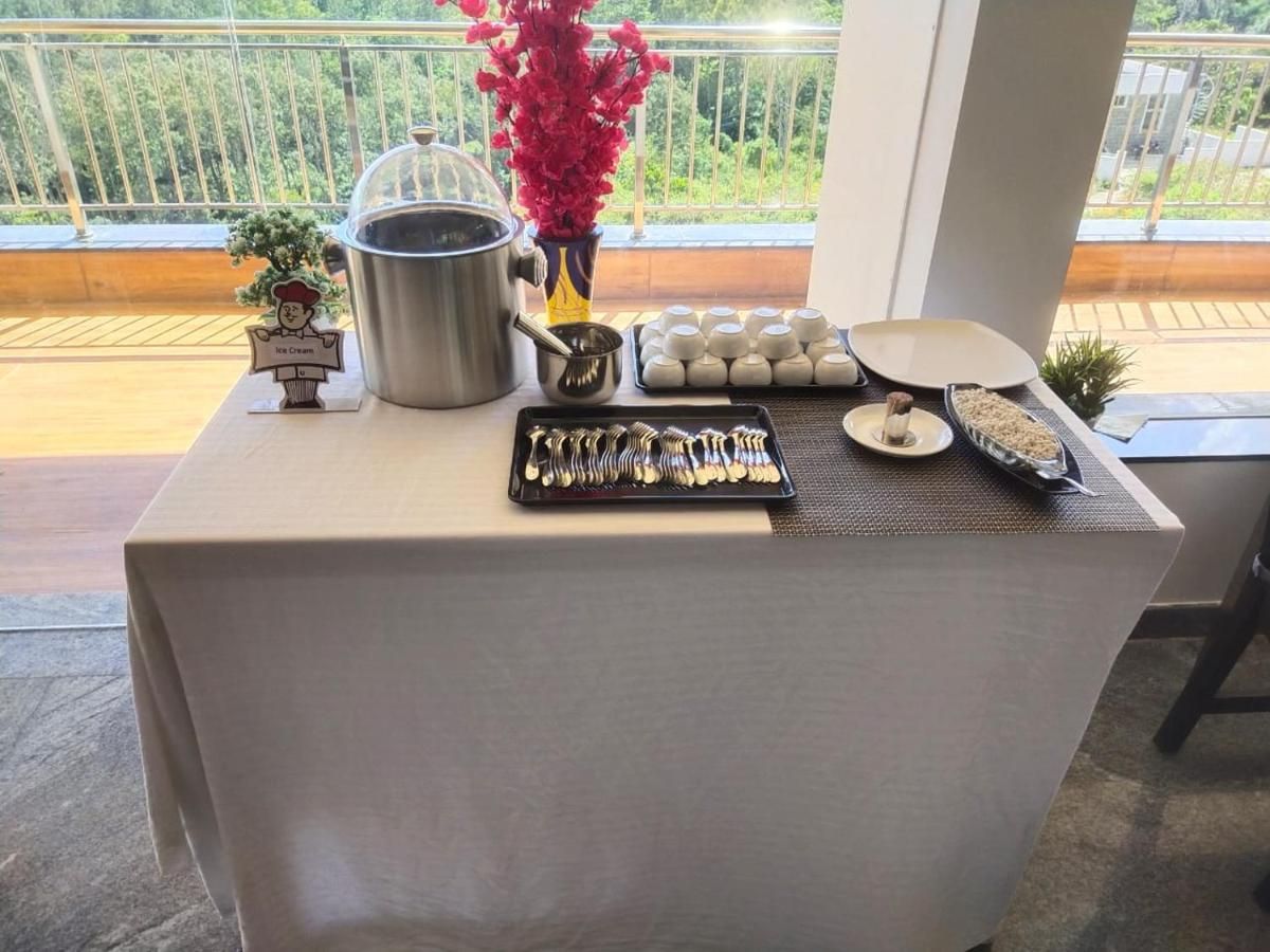 Food & Dining