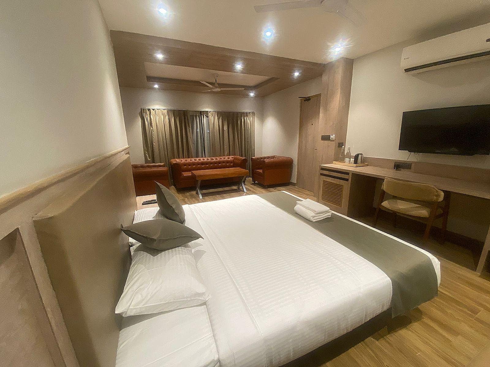 Firangipani Suites Luxury Suite Room