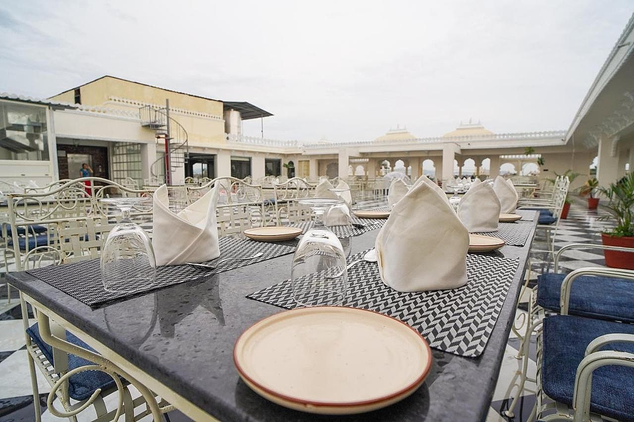 Food & Dining