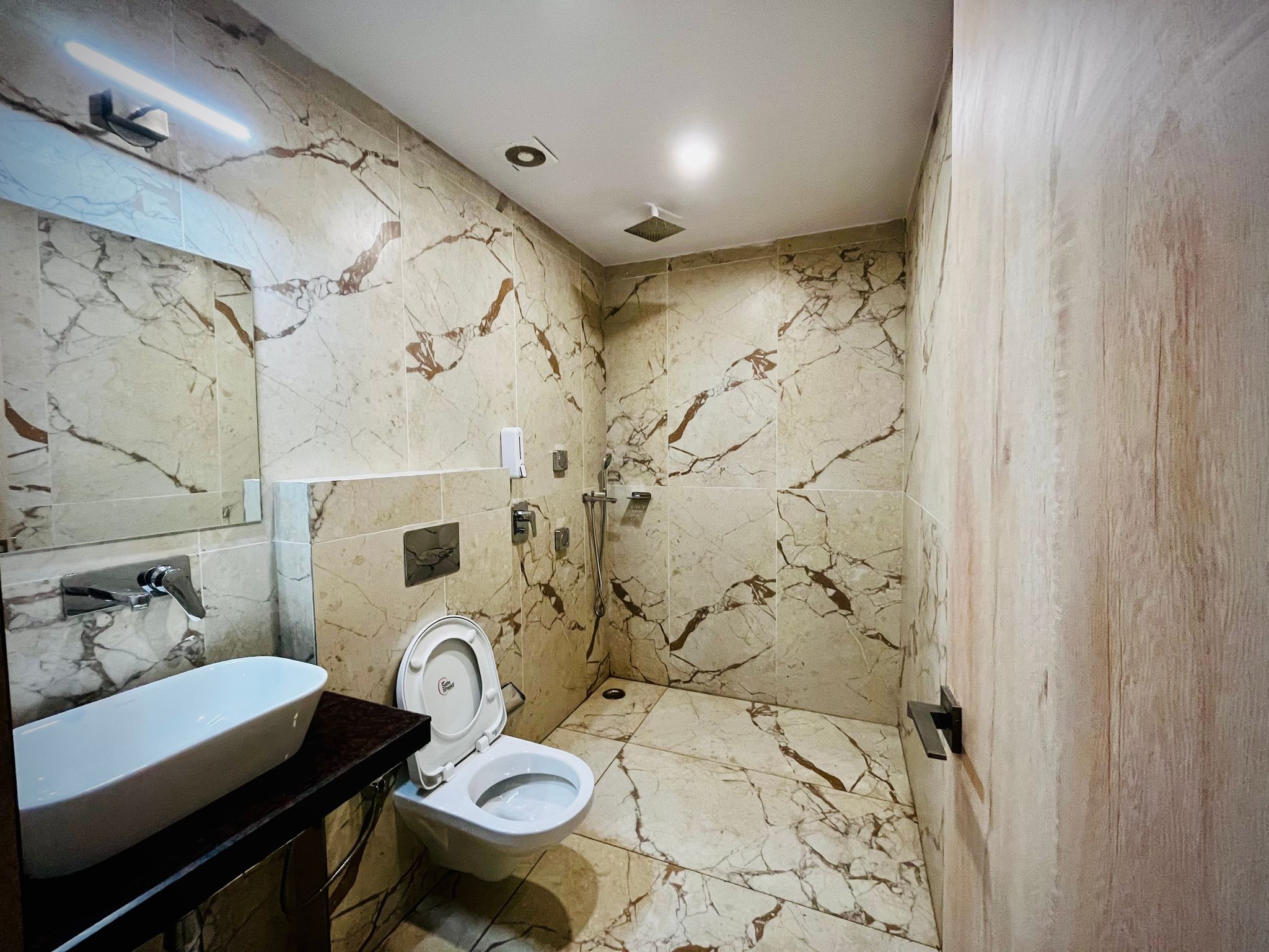 Limewood@ Rajpur Road by Zenvana Deluxe  Room 8