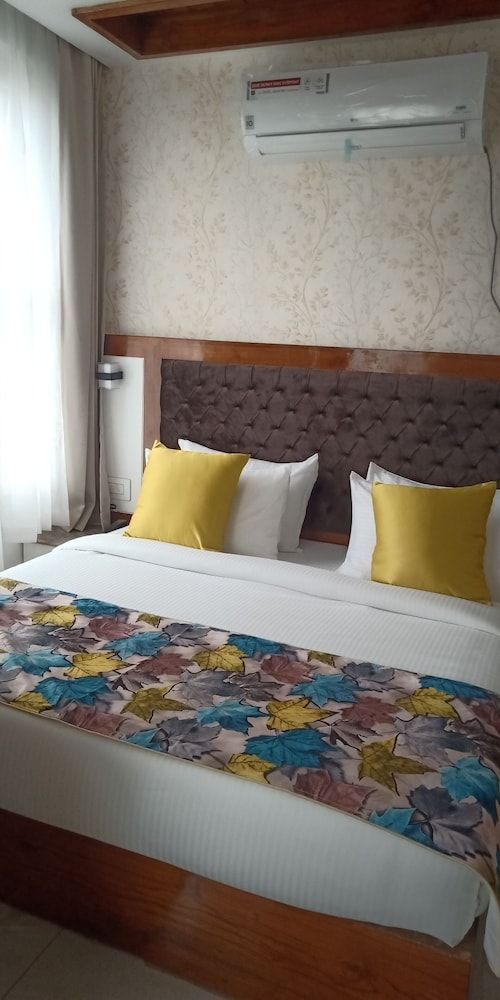 Abhilashi Inn Deluxe Room