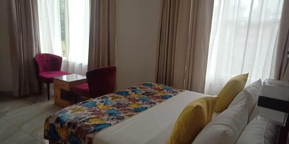 Abhilashi Inn Deluxe Room 4