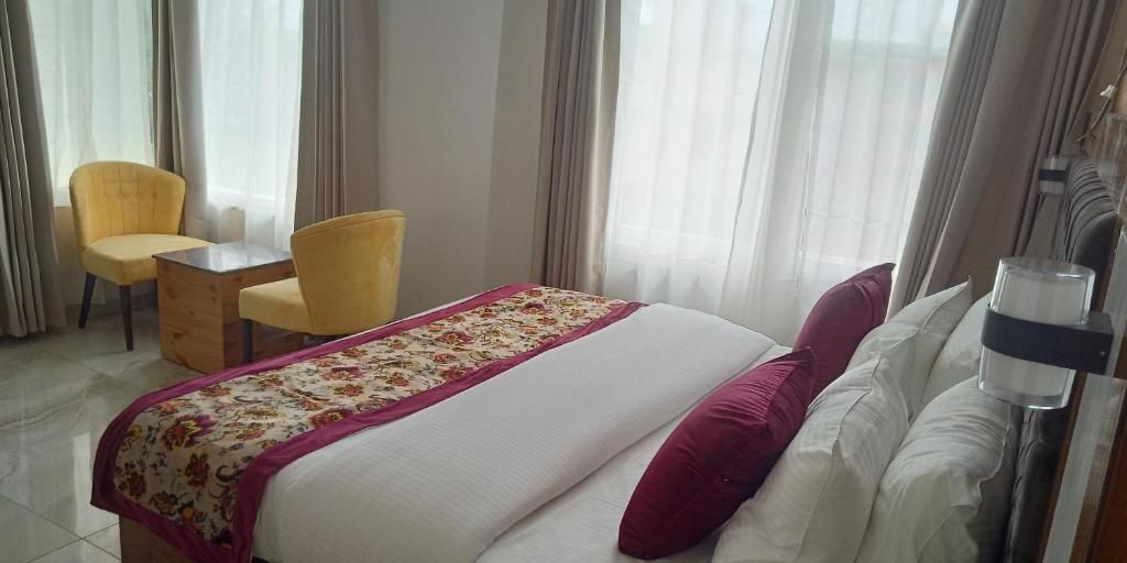 Abhilashi Inn Deluxe Room 5