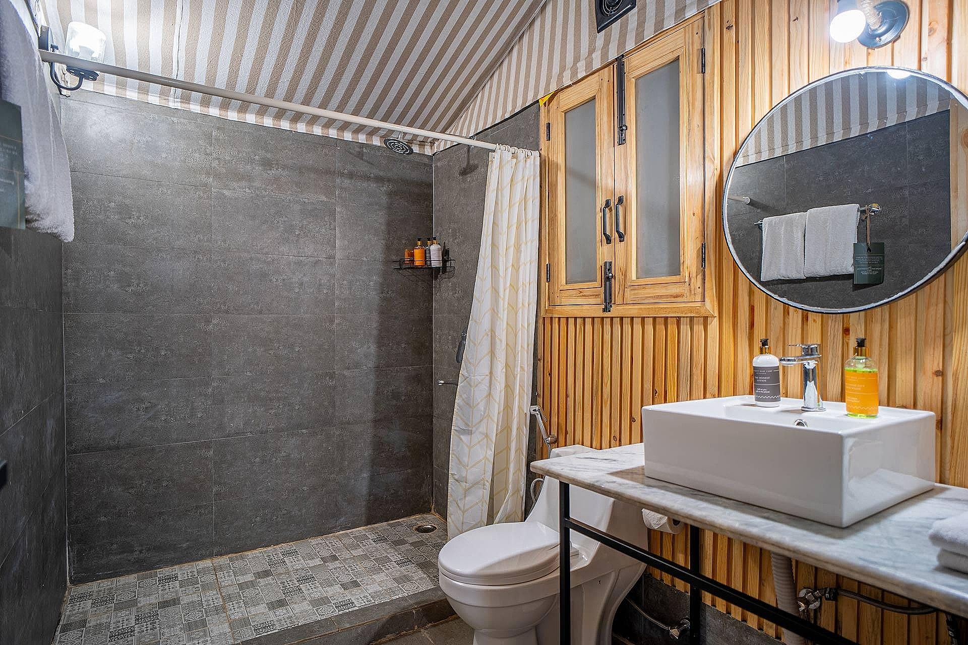 Everest Base Camp, Near George Everest House (Luxe Cottages)  Glamper With Balcony and Hammock ( Forest View ) 3