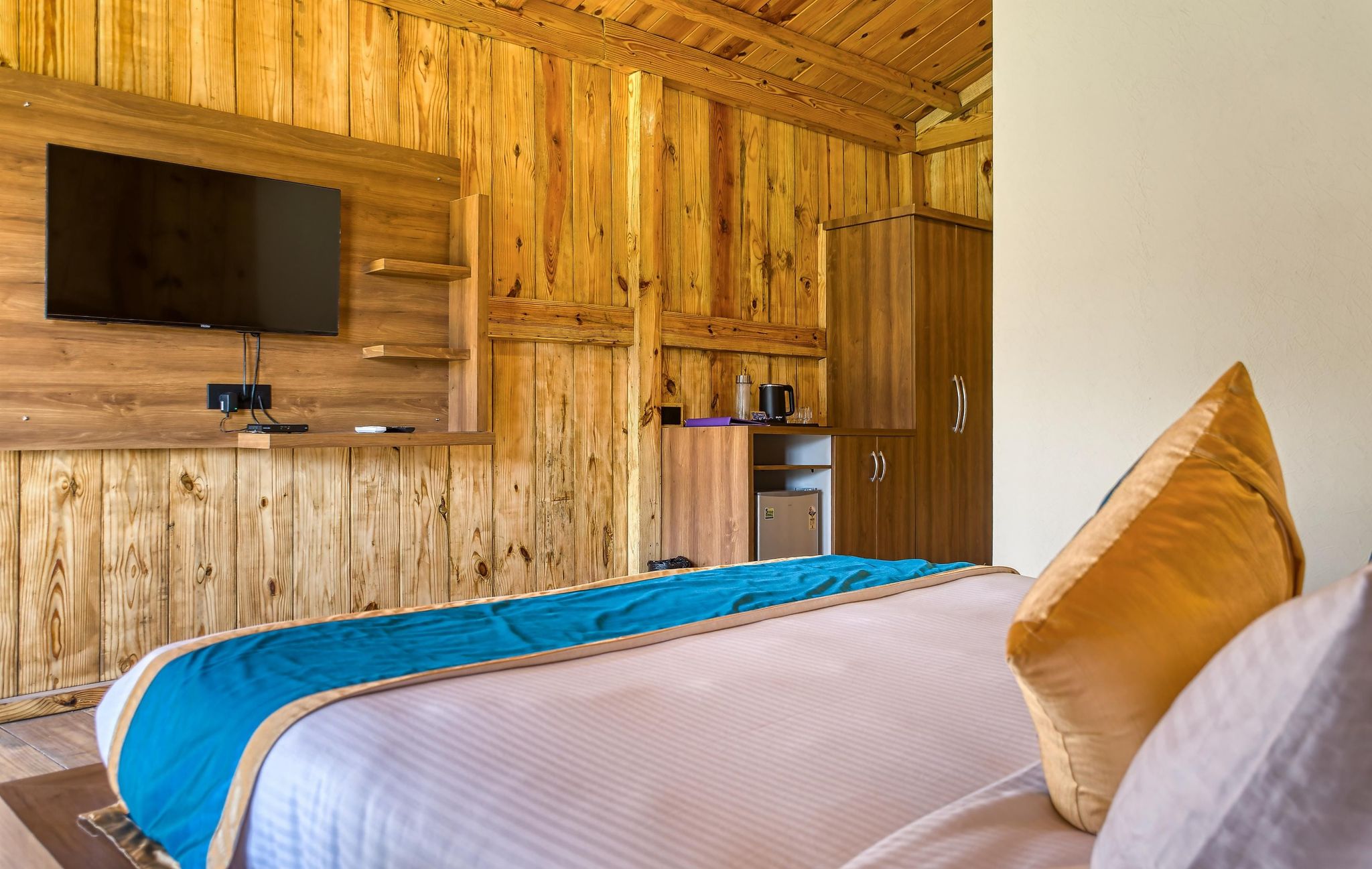 Pumpkin Hotel's Tusk N Woods Treehouse Cottages 3