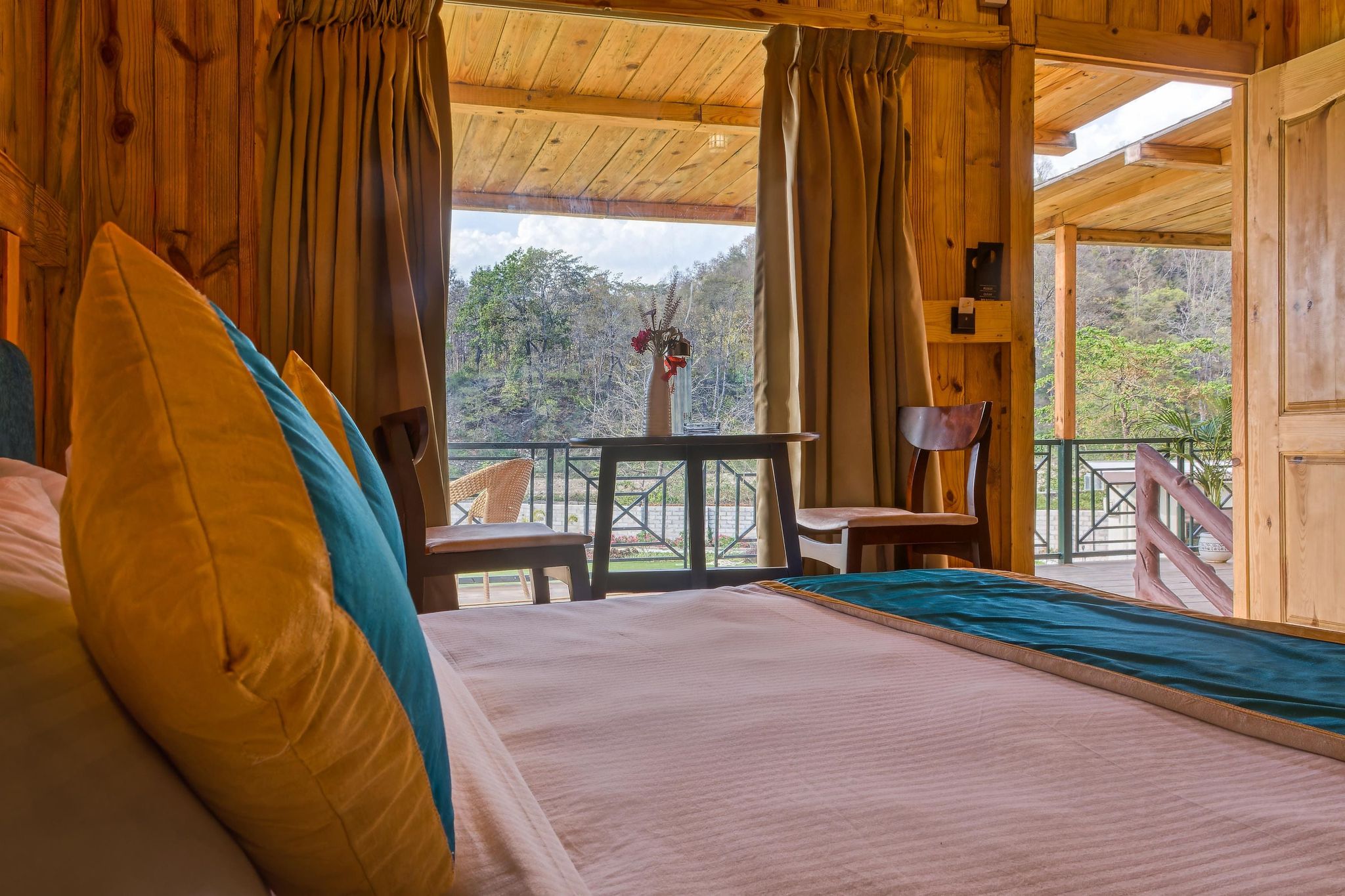 Pumpkin Hotel's Tusk N Woods Treehouse Cottages 4