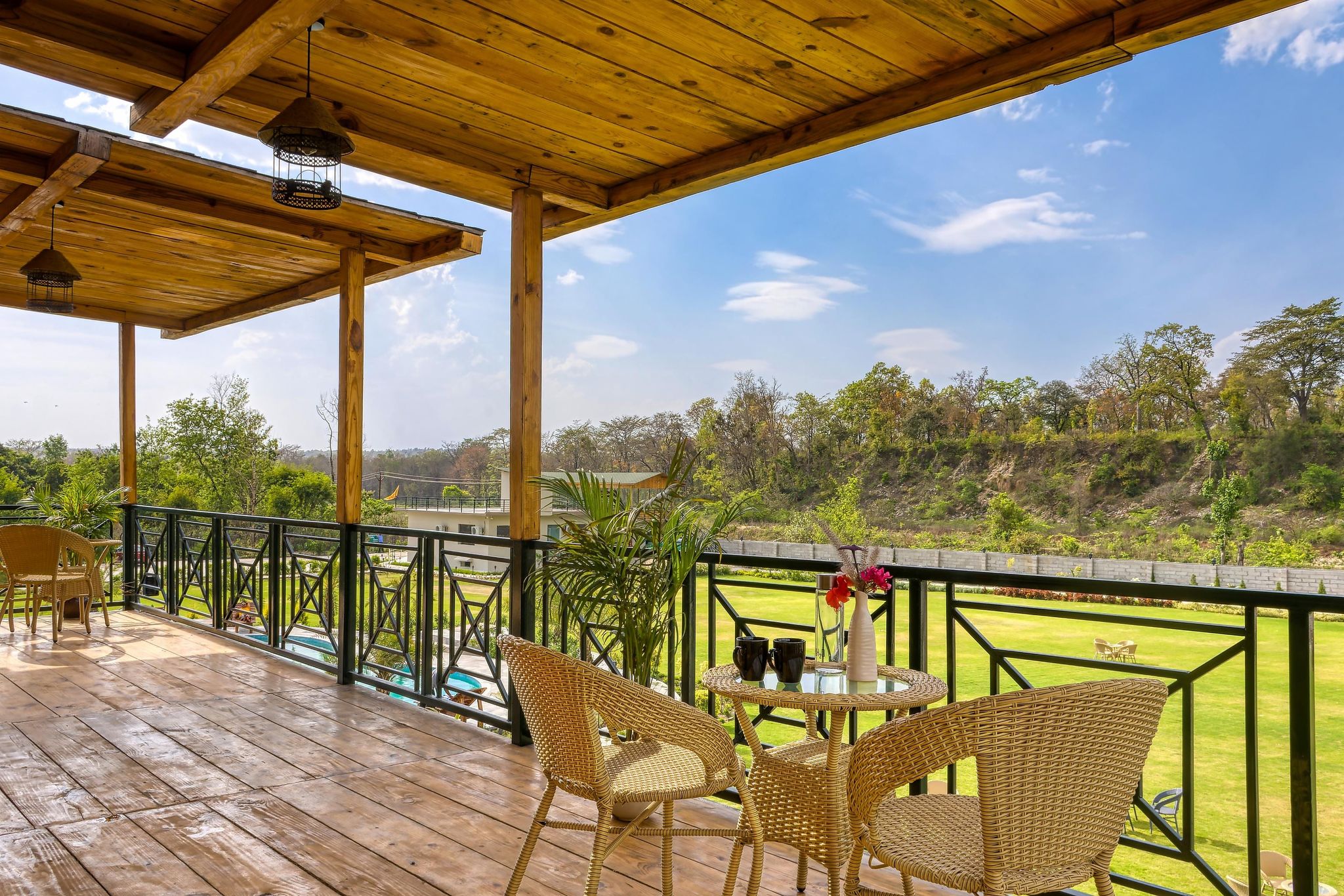 Pumpkin Hotel's Tusk N Woods Treehouse Cottages 6