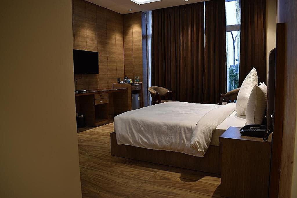 Lime Tree Hotel And Banquet Greater Noida Superior King Room