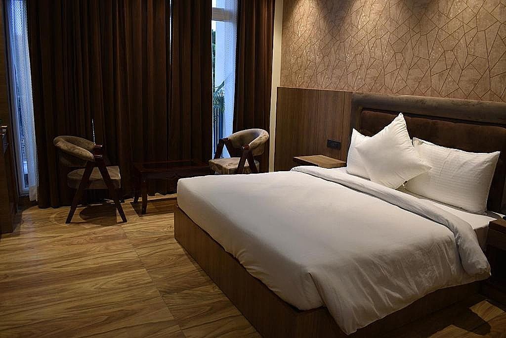 Lime Tree Hotel And Banquet Greater Noida Superior King Room 2