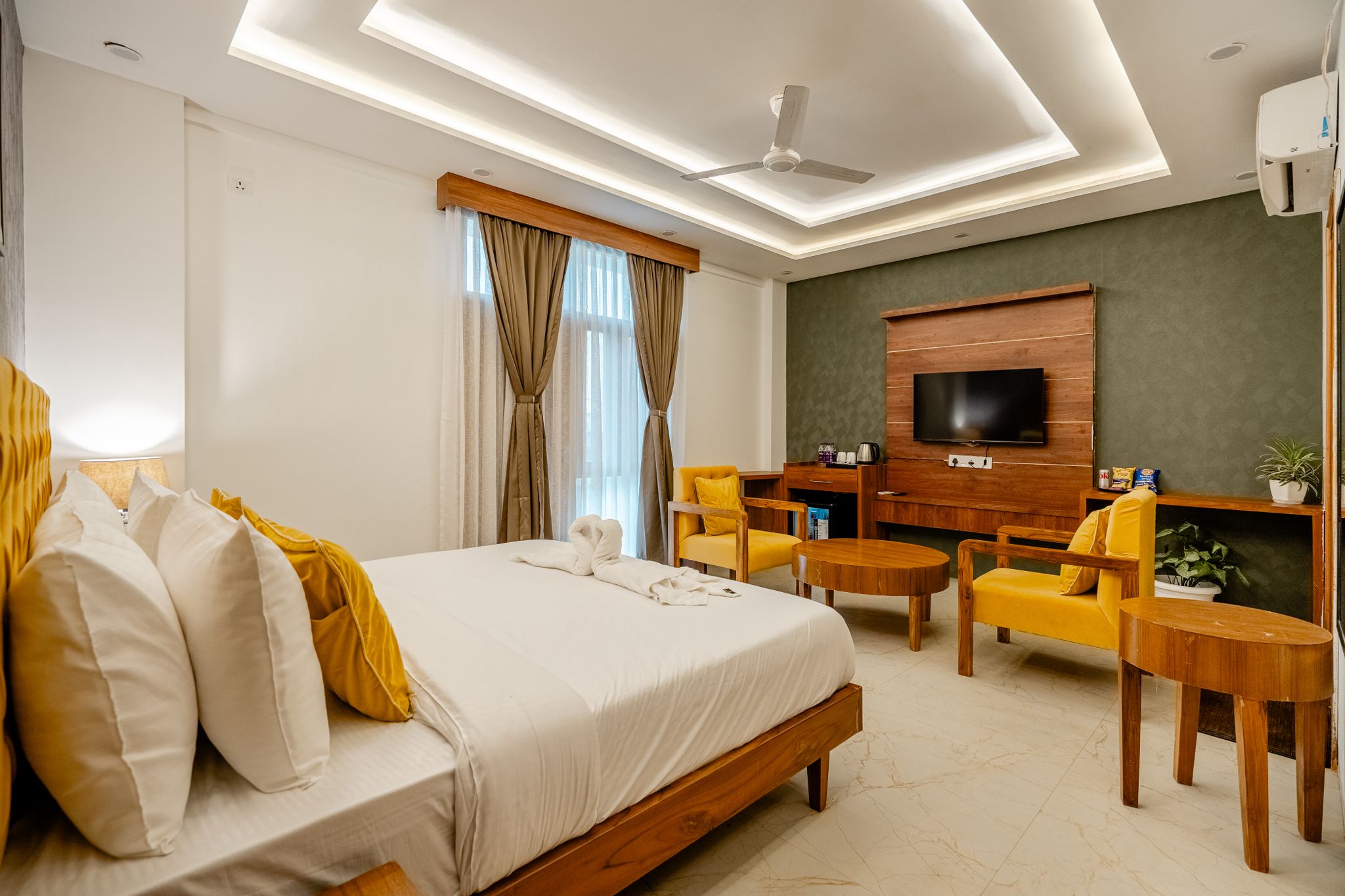 Lime Tree Hotels Near India Expo Mart Greater Noida Superior King Room 7