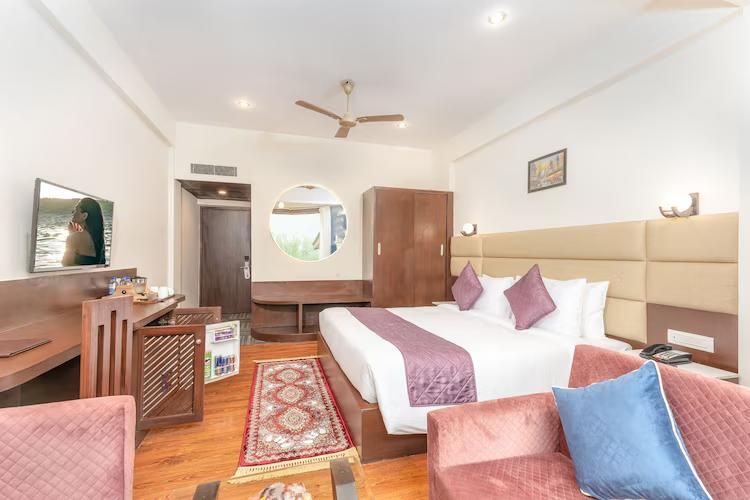 Premium Room with Highway View