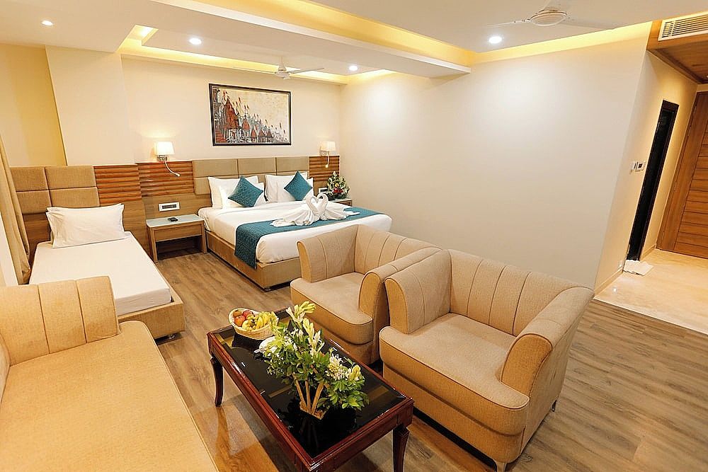 undefined Hotel Dolphin Grand 8