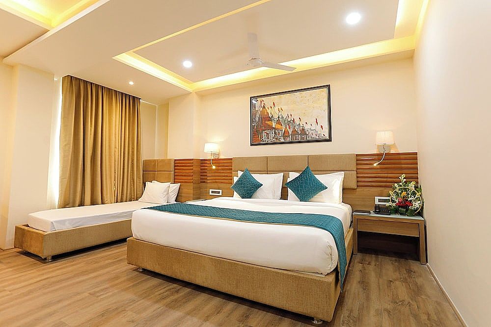 undefined Hotel Dolphin Grand 9