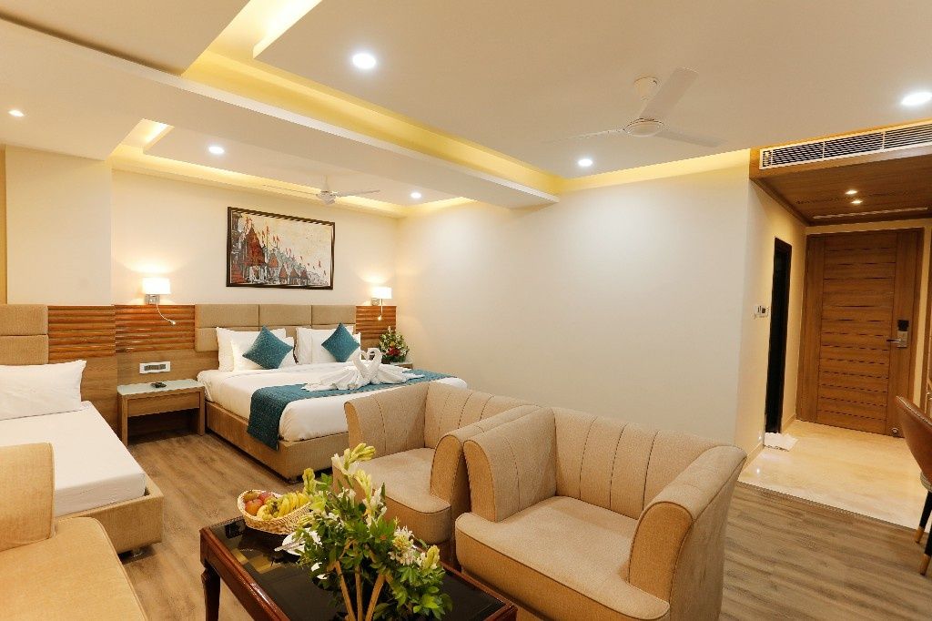 undefined Hotel Dolphin Grand 5