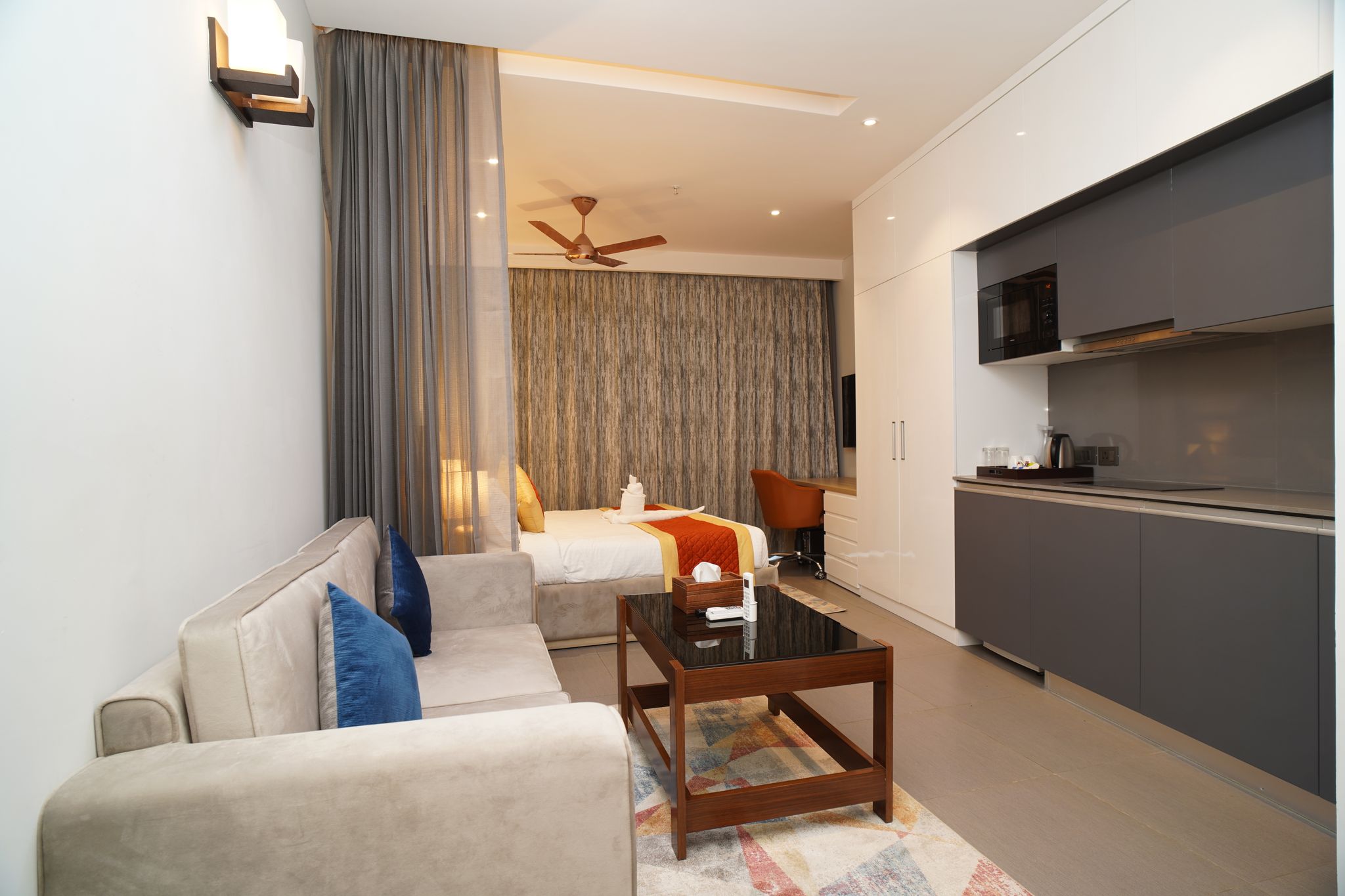 Livbox Supernova Noida Deluxe Room with Balcony (City View) 10