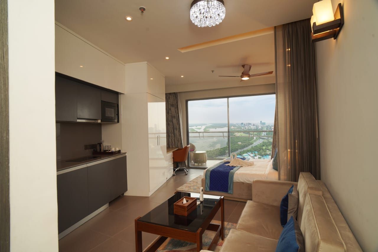 Livbox Supernova Noida Deluxe Room with Balcony (City View) 8