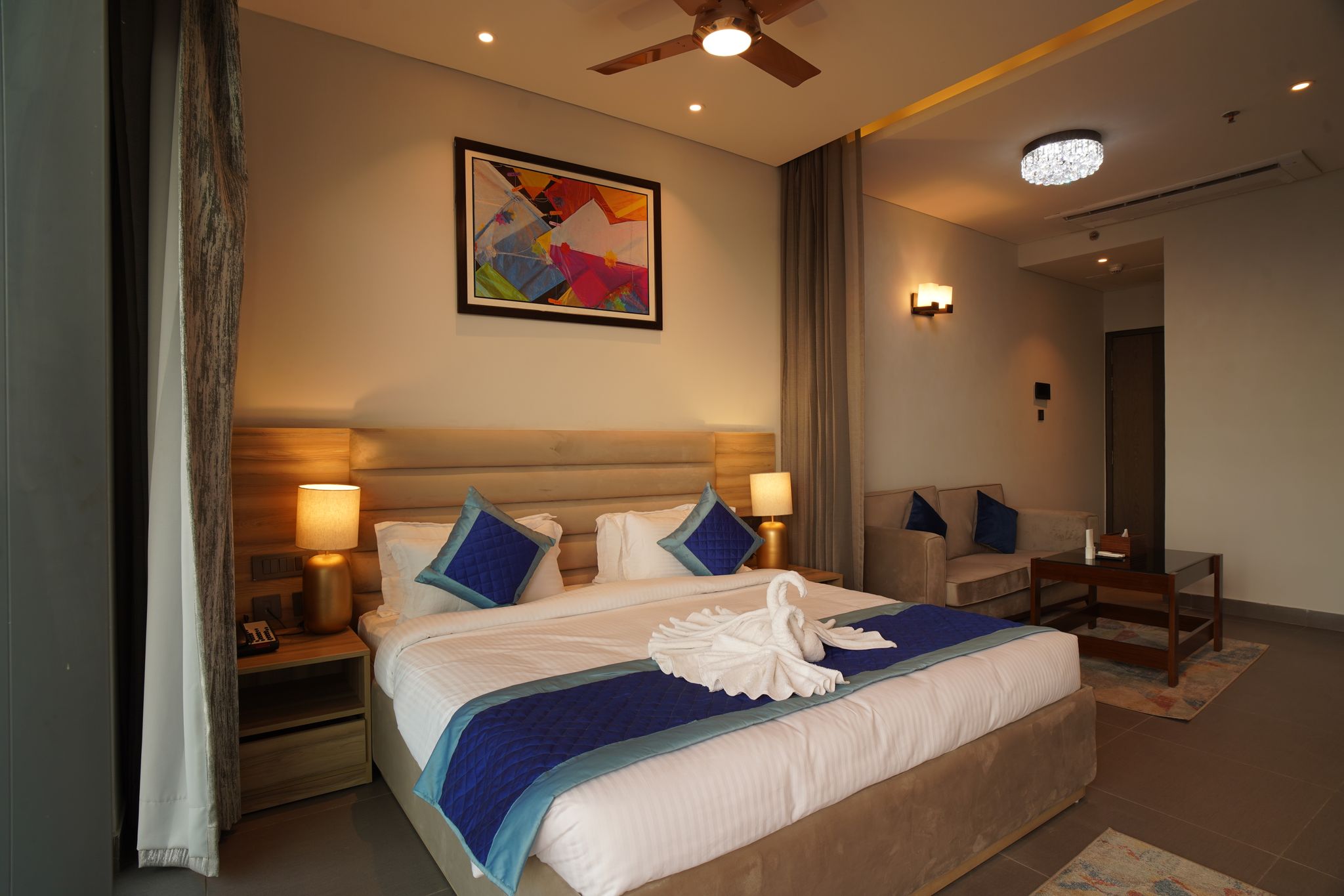 Livbox Supernova Noida Deluxe Room with Balcony (City View) 4