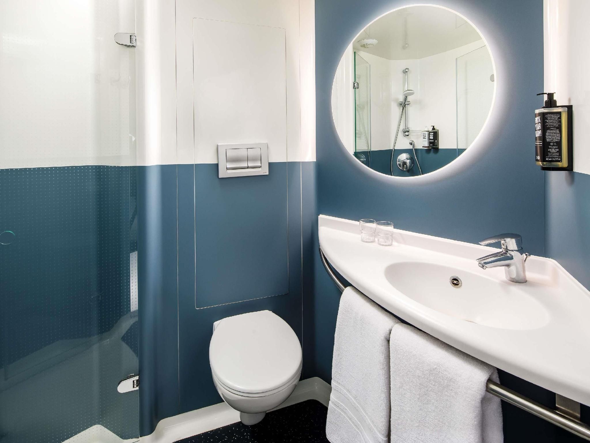 ibis London Blackfriars Double Room with 1 Double Bed 3