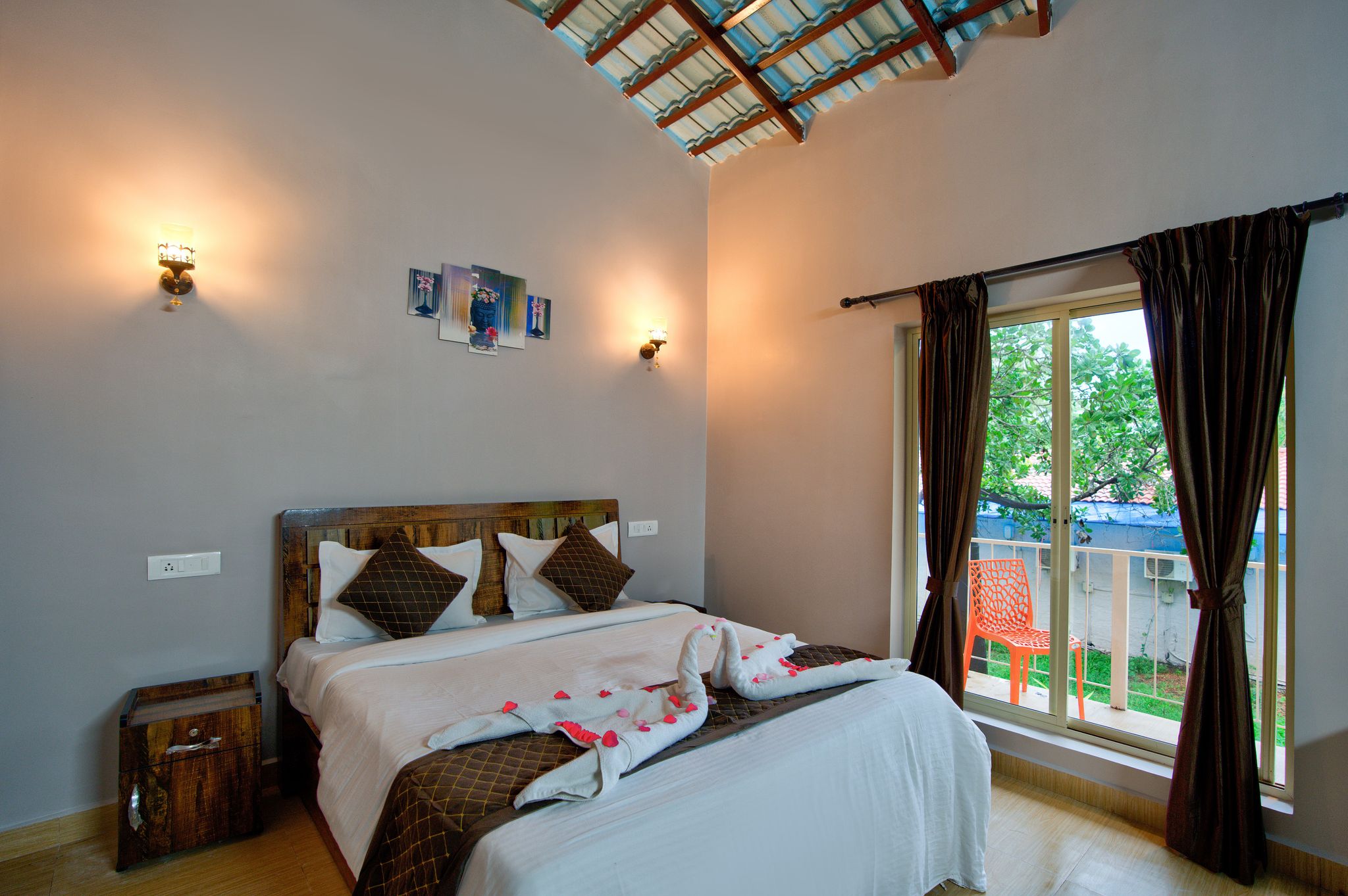 La Station Vagator Deluxe Room 4