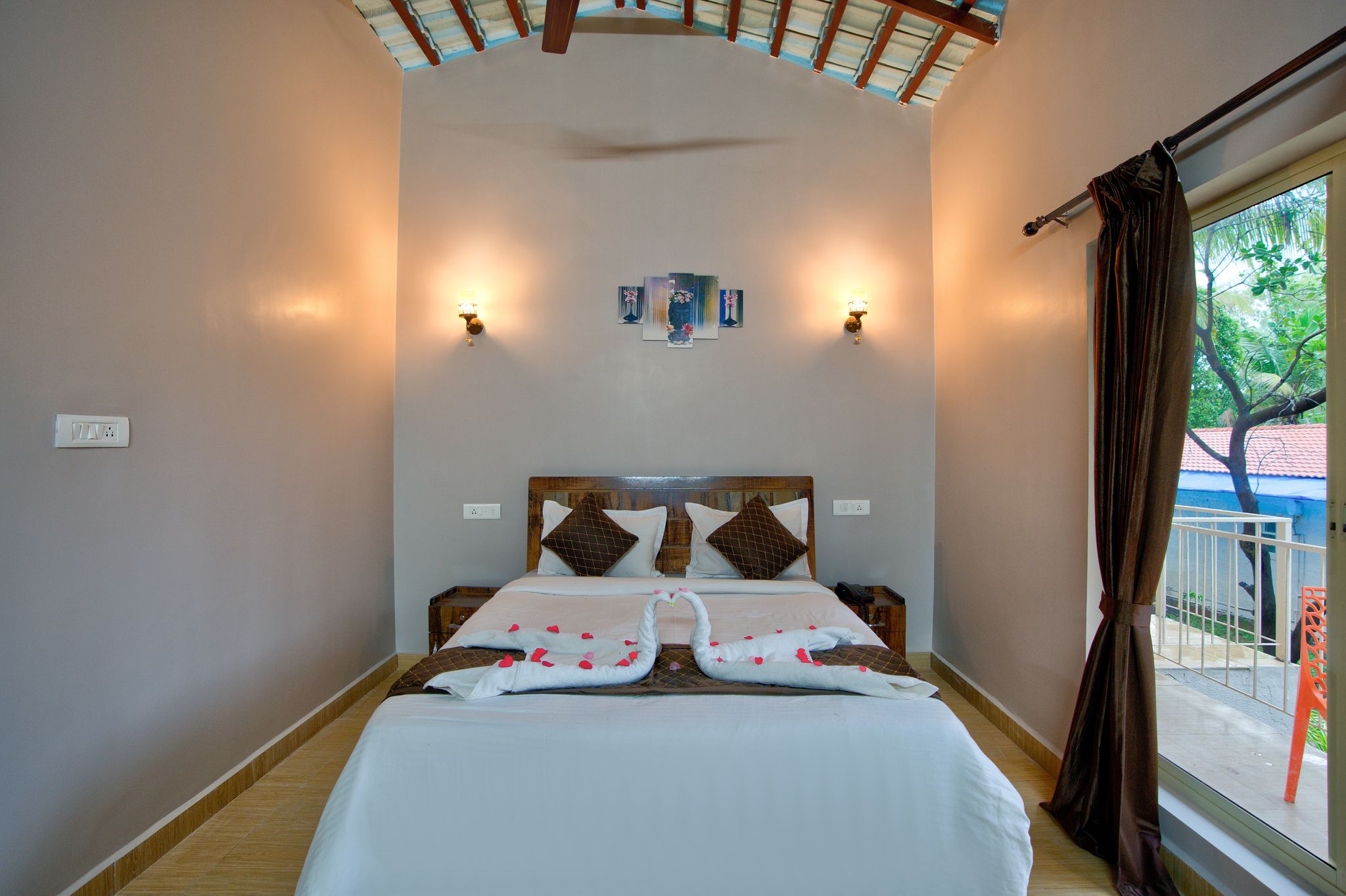 La Station Vagator Deluxe Room 3