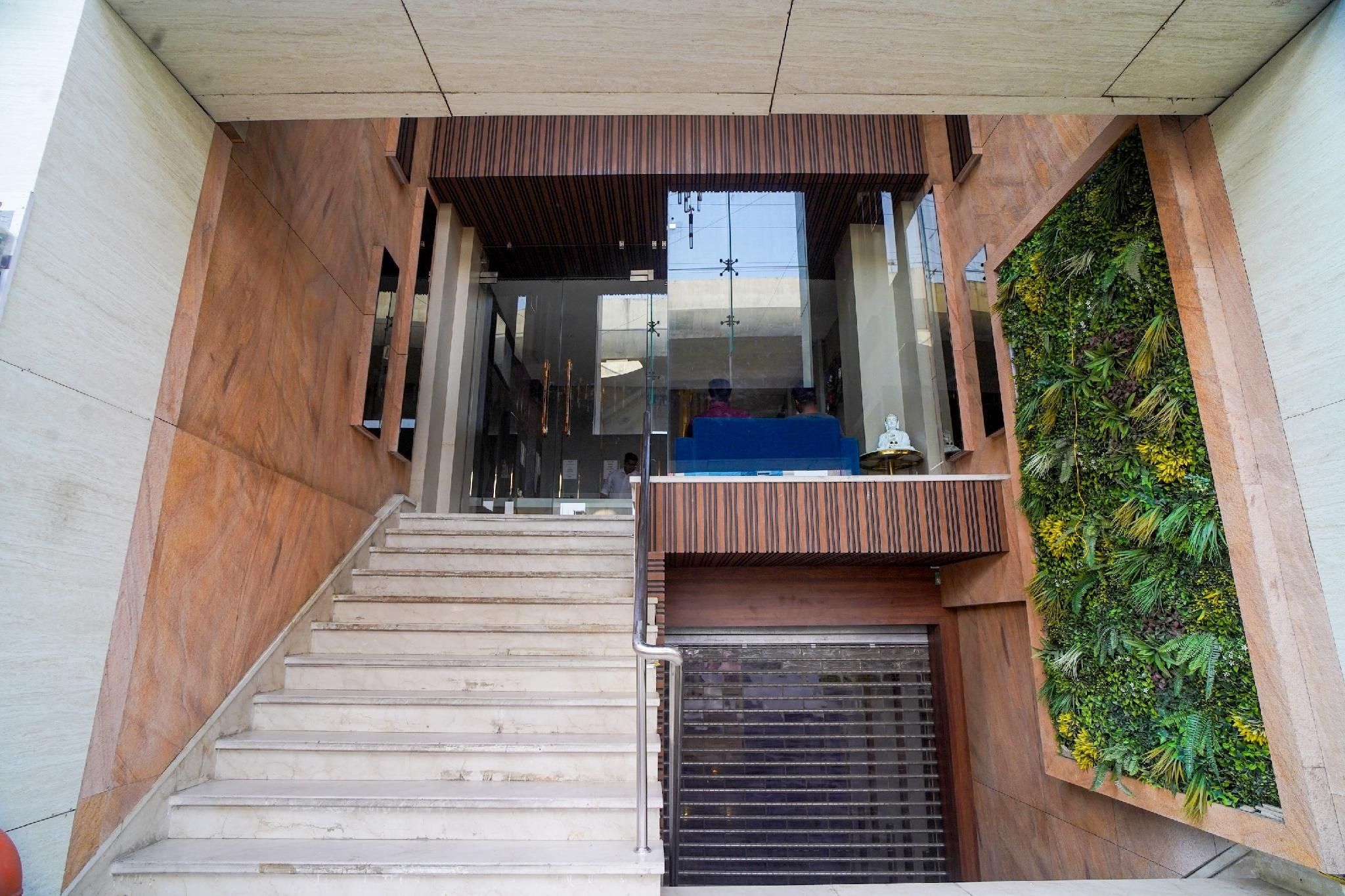 undefined Familia Hotel 8