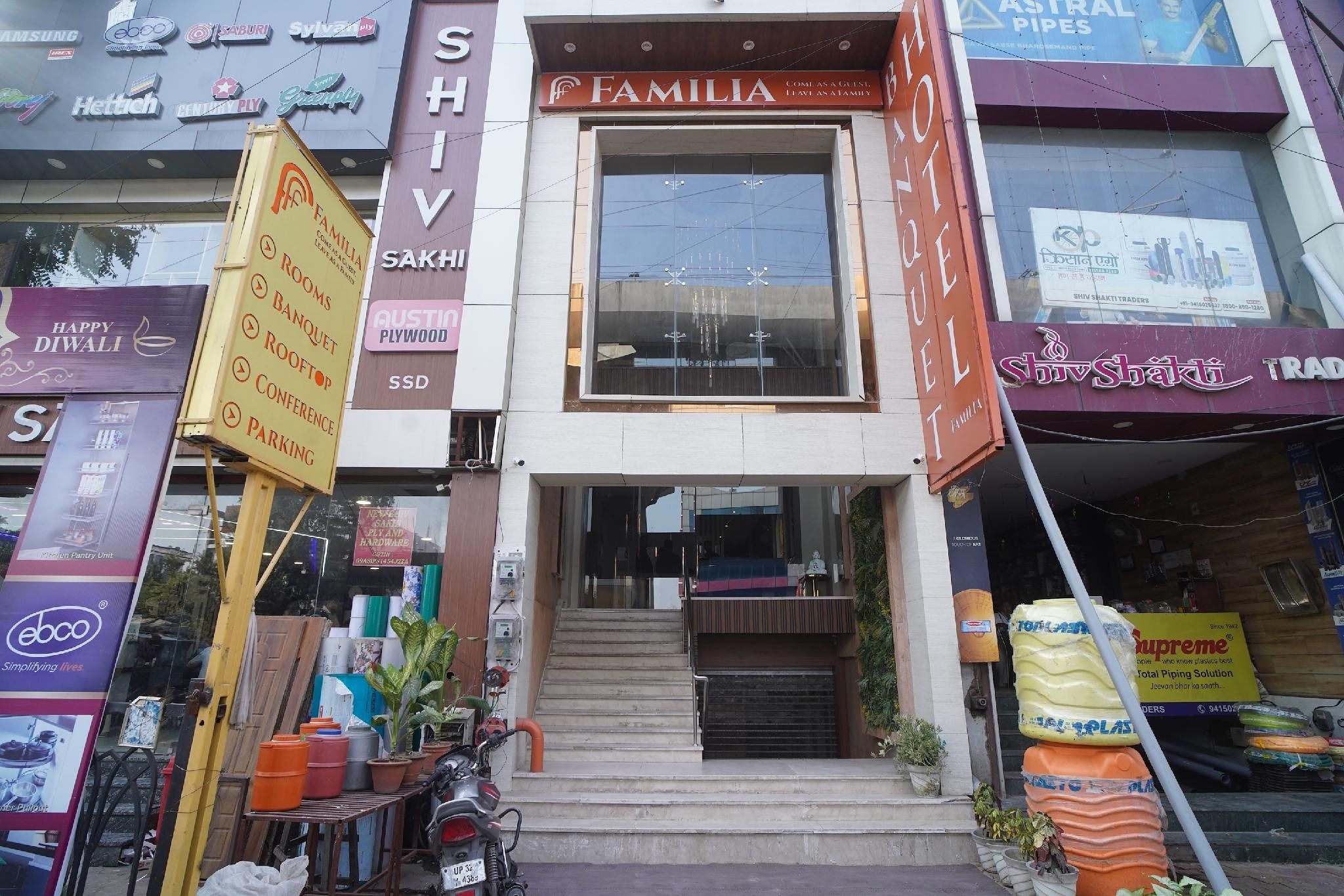 undefined Familia Hotel