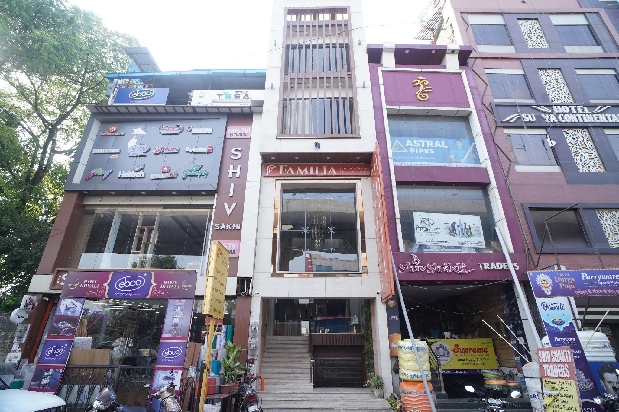 undefined Familia Hotel 9