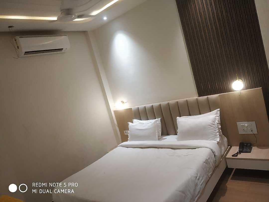 Familia Hotel Deluxe Room 3