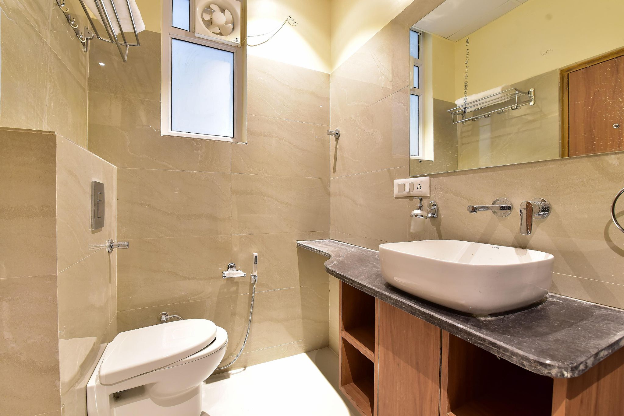 Hotel Ekana Deluxe 2