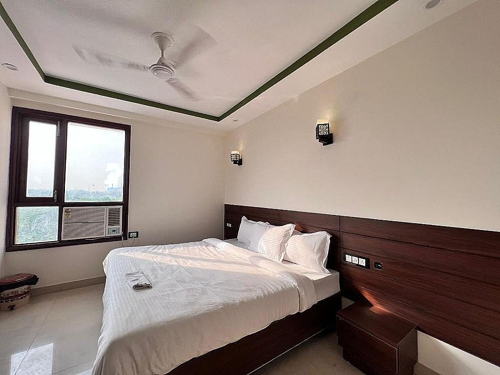 HR Grand Hotel Jasola by FMJ Homestead Deluxe Room 4