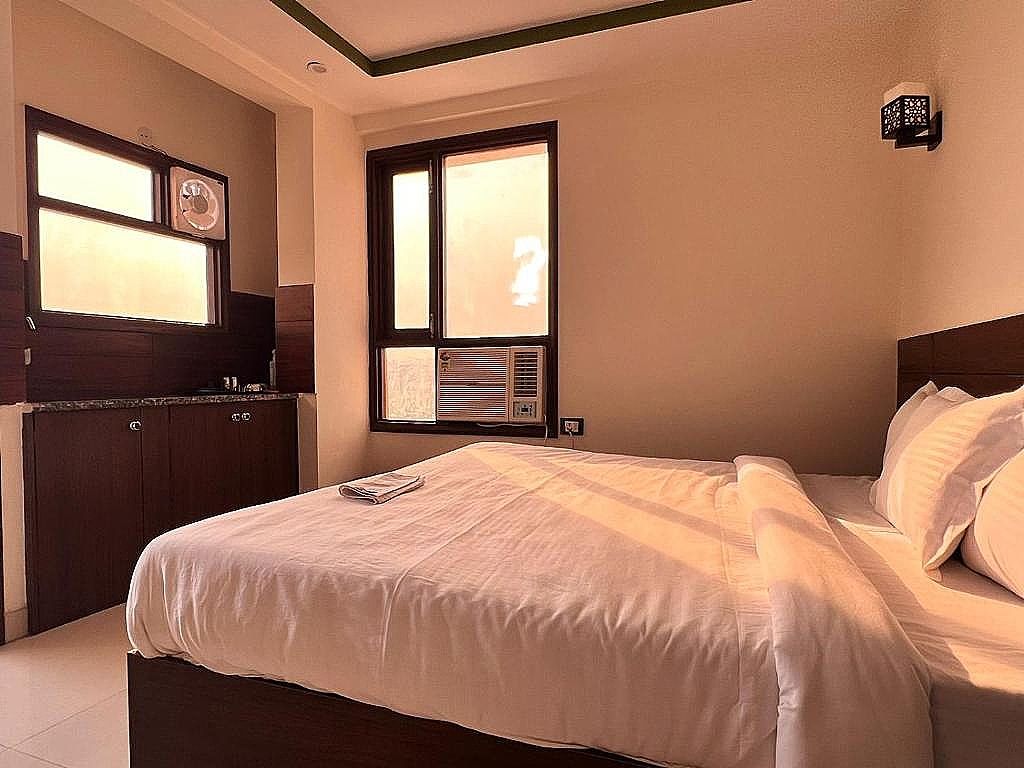 HR Grand Hotel Jasola by FMJ Homestead Deluxe Room 2