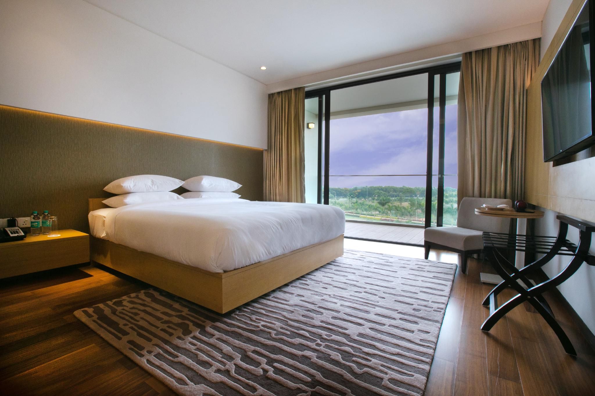 BLVD Club - Near BENGALURU AIRPORT Deluxe Room 3