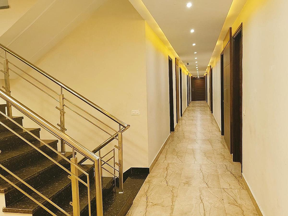 Hotel Diamond Creek ,Near Railway Station