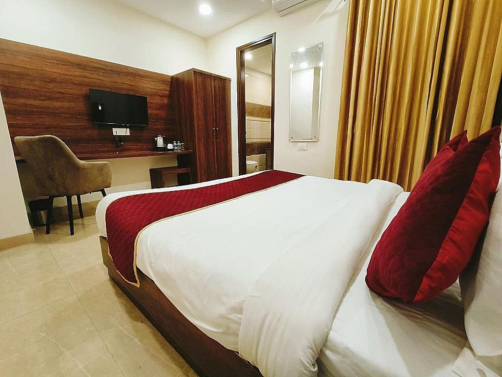 Hotel Diamond Creek ,Near Railway Station Standard Double Room 3