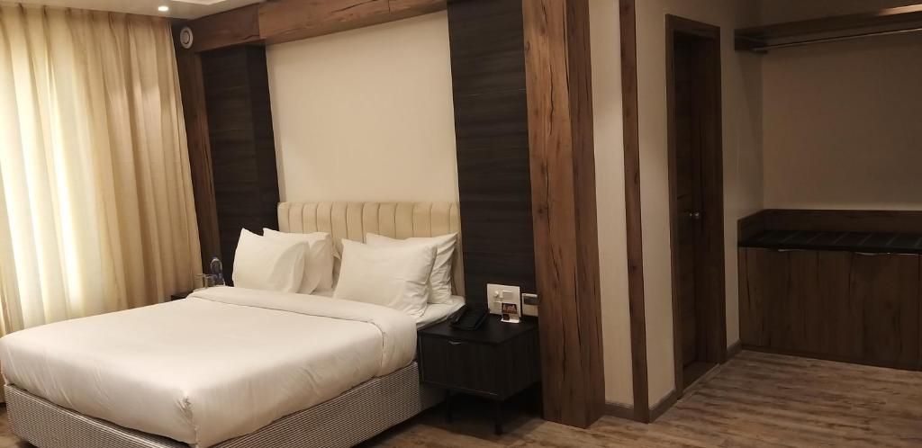 Utopia Resort Sanchi Premier Room 2