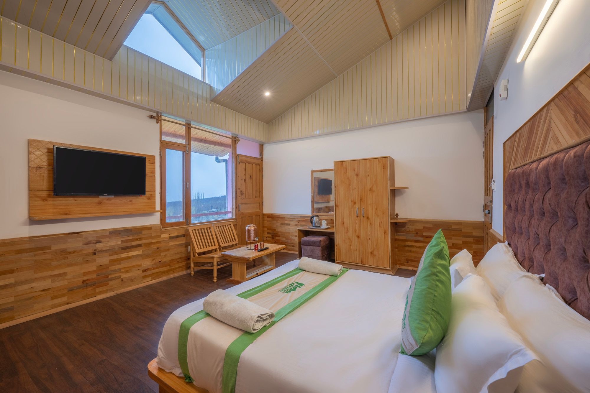 Deluxe Room Mountain View with Balcony