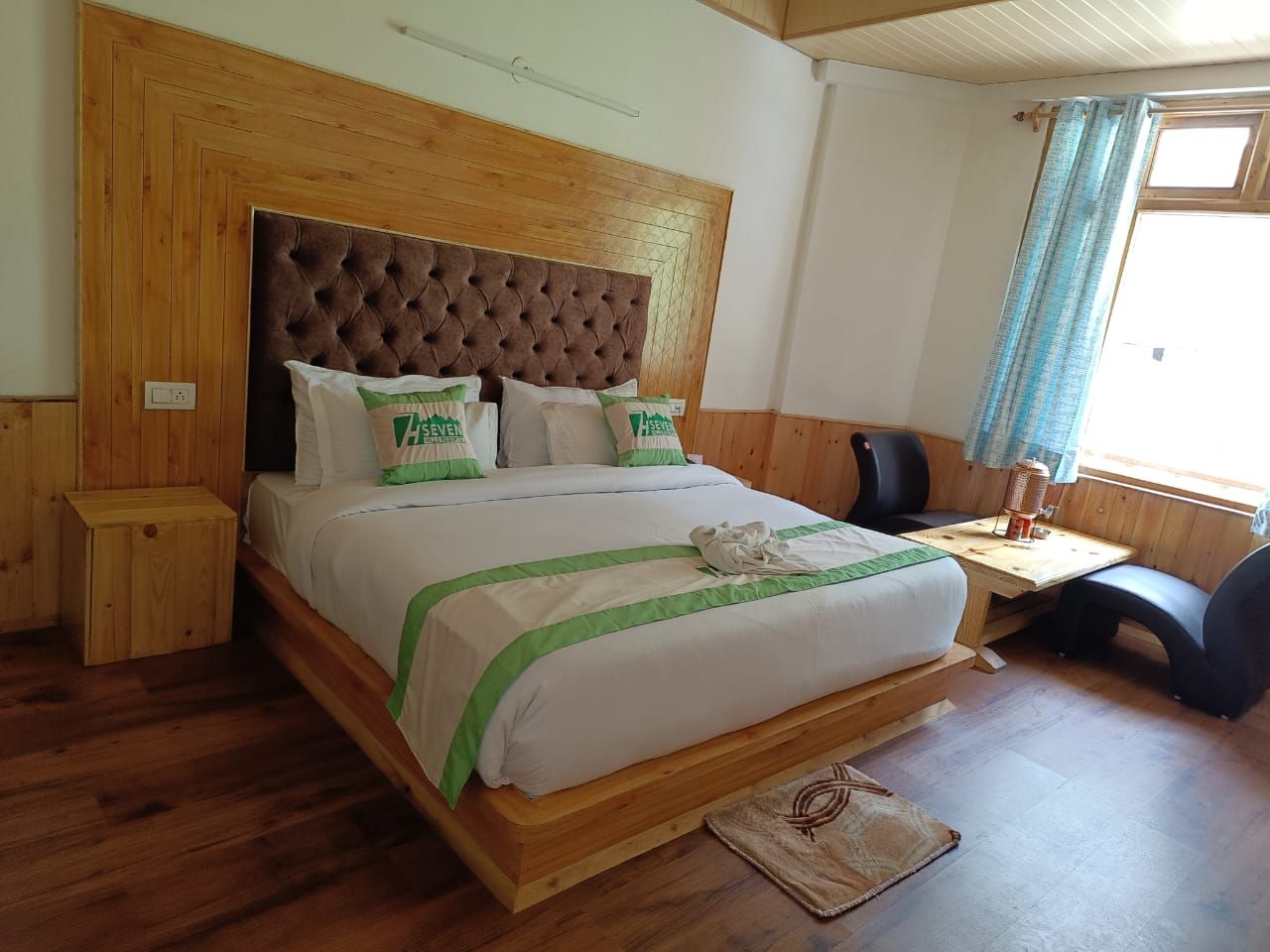 Deluxe Room Mountain View with Balcony