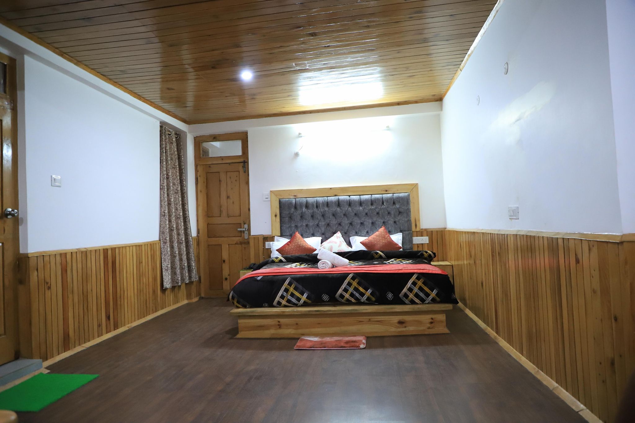 Deluxe Room Mountain View with Balcony