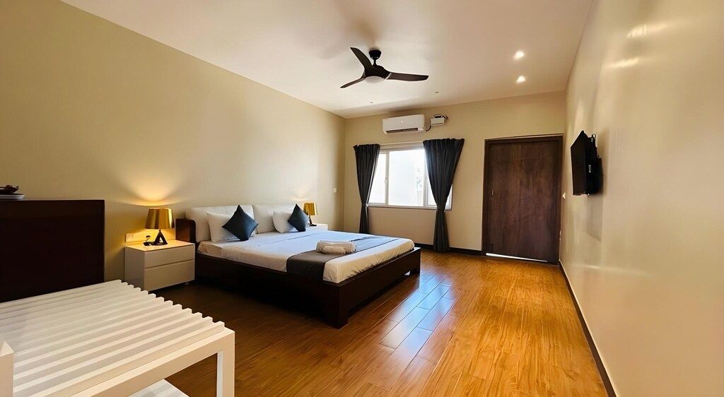 Premium Pool Side Room 