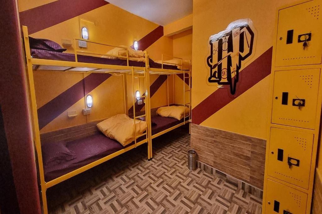 Bed in 6 Bed Mixed Dormitory with Ensuite Washroom and Free WiFi