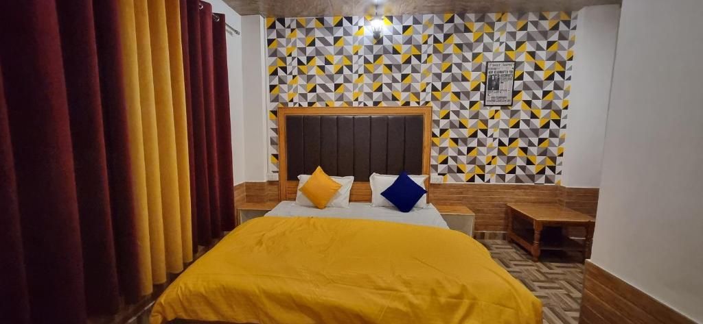 Private Room with Ensuite Washroom and Free WiFi