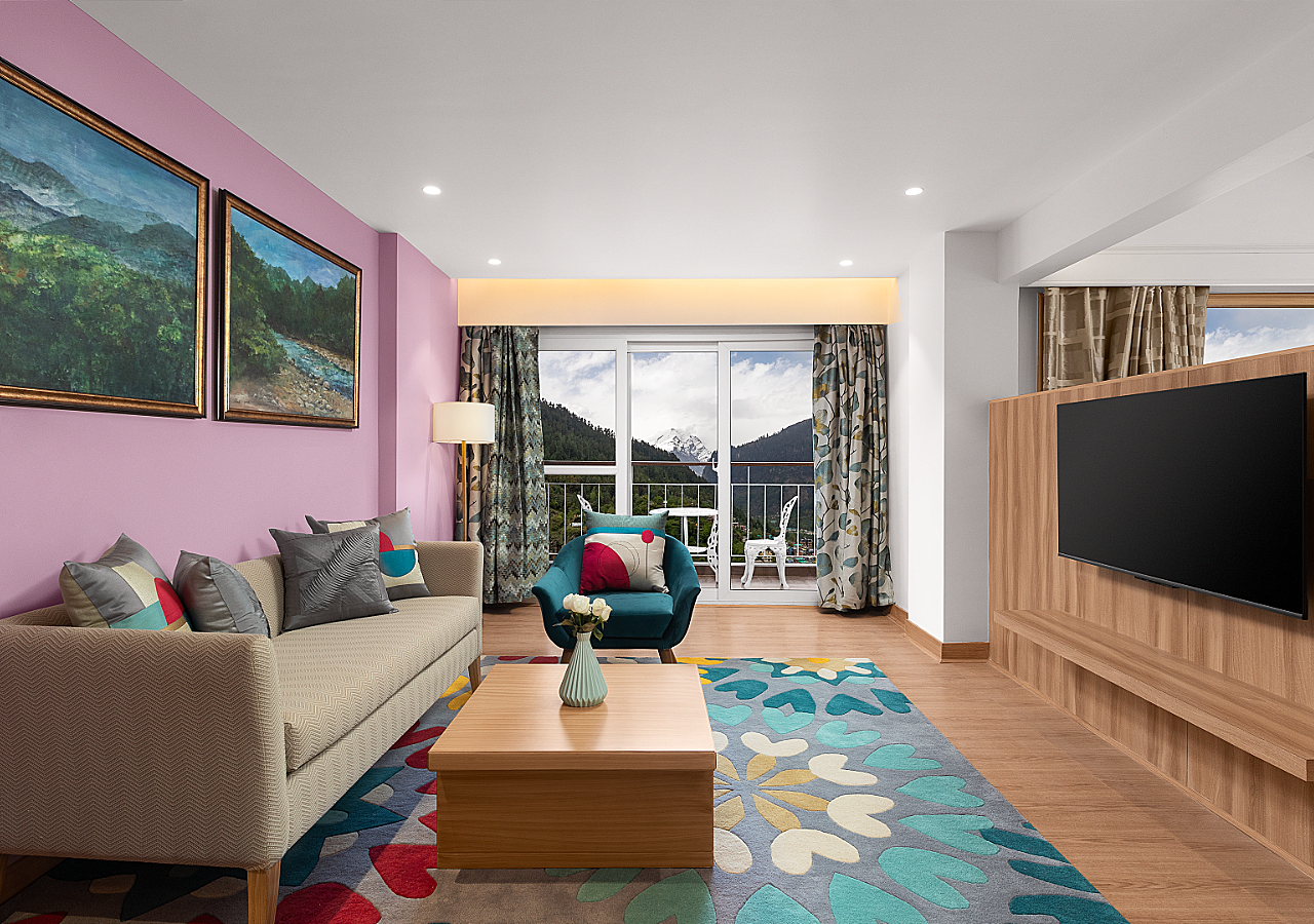 Deluxe Suite with Mountain View